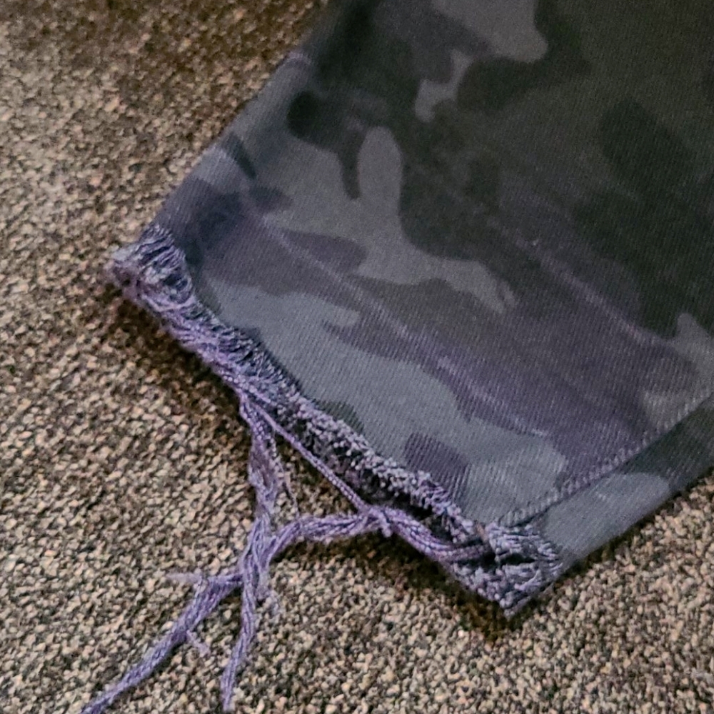 Camo pants 👖💋 - Picture 13 of 14